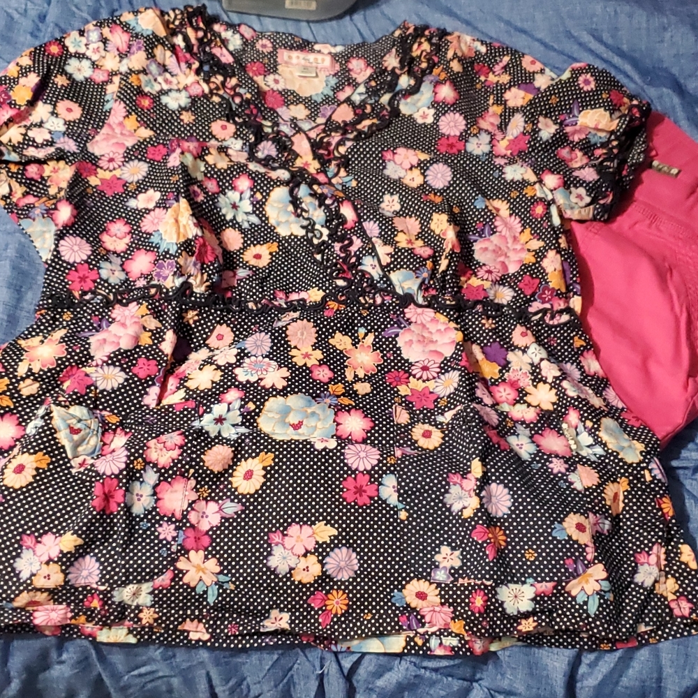 Koi Scrub set